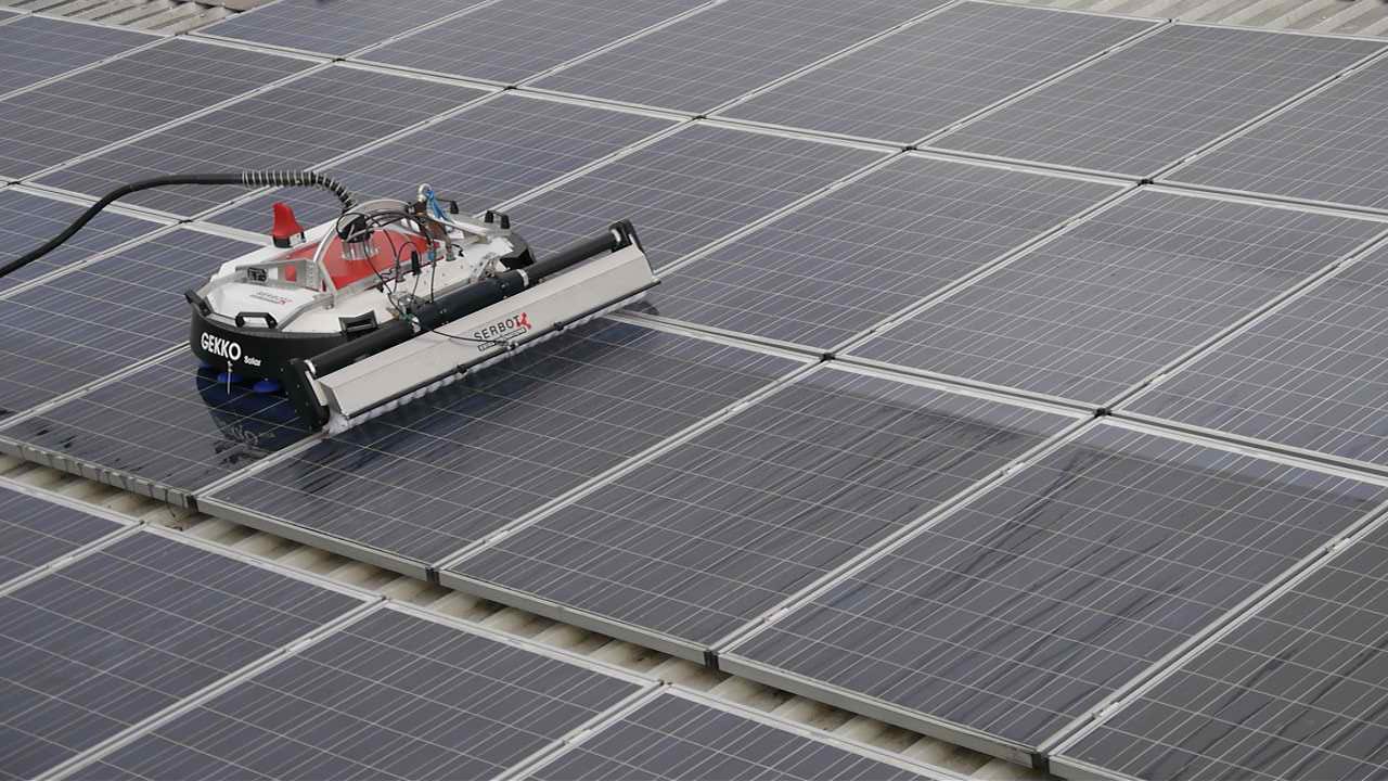 Solar panels cleaning by robot